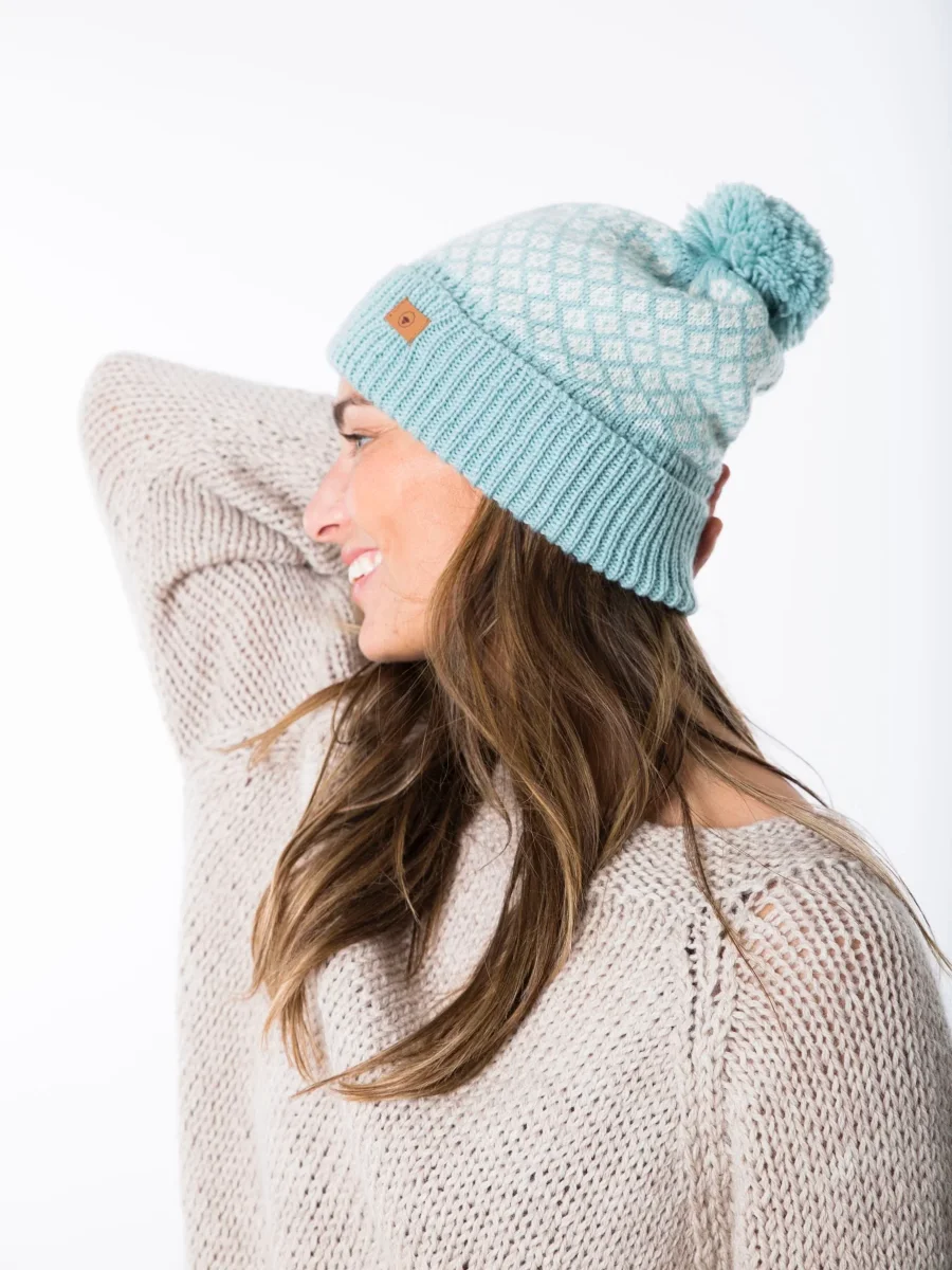 Strickmütze Iris mit Bommel mint – Bild 2
