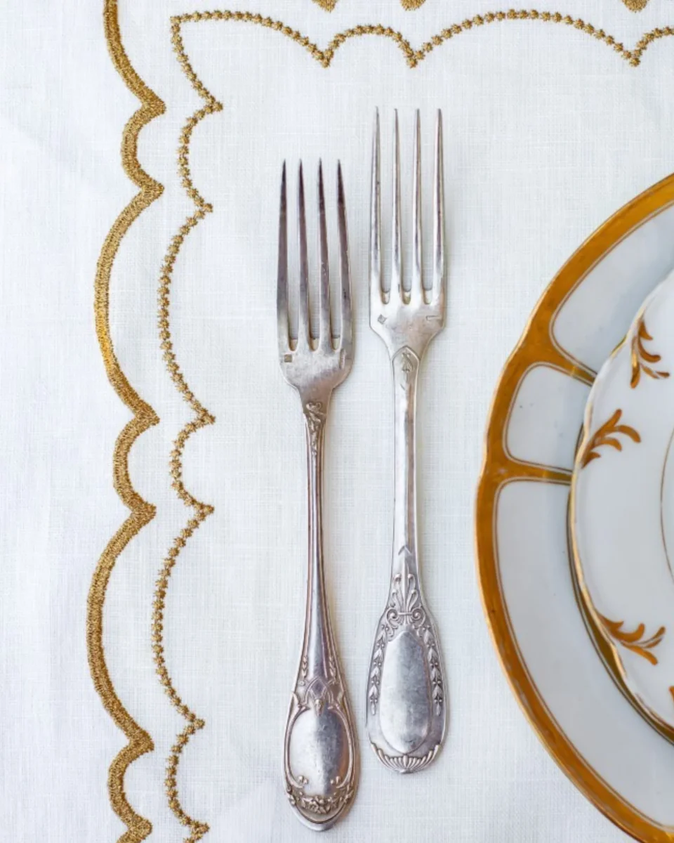 Tischset Weiß mit besticktem Rand Gold, 2er Set – Bild 3